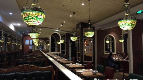 新手开主题餐厅店开店流程：从0到1开一家“城南往事”风格主题餐厅，投资多少钱？选址技巧+避坑指南