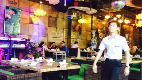 新手开小型音乐主题餐饮店全攻略：投资预算+选址技巧+利润分析+避坑指南（2026年实操版）