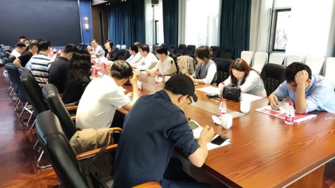 新手开主题餐厅开店流程与投资预算：食光转移主题餐厅加盟全攻略（30字内）