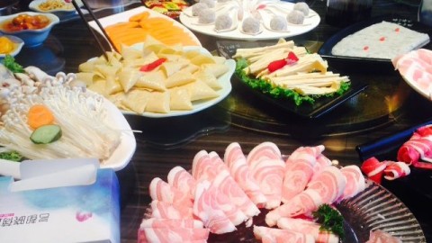 标题：新手开火锅店开店流程投资选址技巧避坑（≤30字，含3个核心关键词）