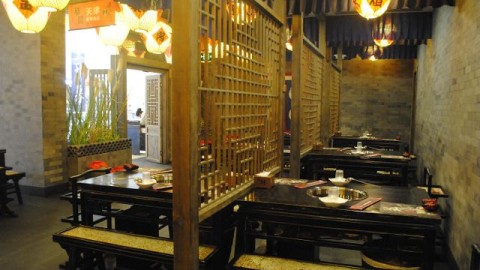 新手开主题火锅店加盟攻略：避坑+利润拆解+选址实操