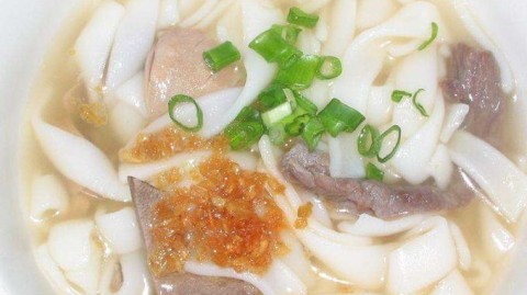 80后夫妻开汤粉店：35平月营8.6万，熬过淡季才算真起步