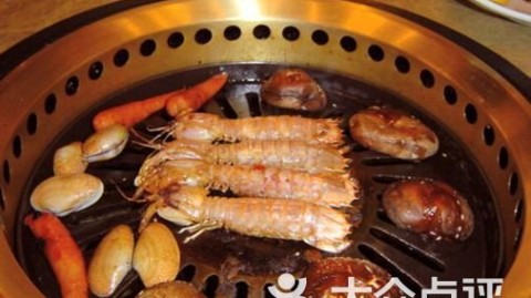 95后导游转行牛满地烧烤：50平米月营9万，养店两年才翻身