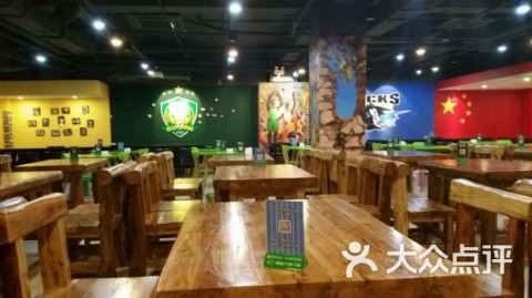 开主题串吧加盟店经营策略指南：先算3笔账再选址