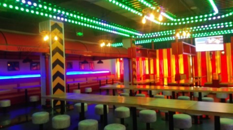 新手开红色主题餐厅投资多少钱？开店流程+选址避坑+进货渠道攻略（2026版）