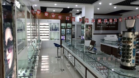 开眼镜店避坑+开店流程+投资多少钱+选址技巧+进货渠道+利润分析