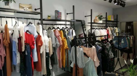 离职会计开女装加盟店：两年亏27万，她说选错品牌吞苦果