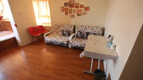 90后宝妈开榻榻米定制店：65平实木定制年接45家，社区3公里抓客，要蹲得下去
