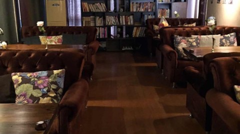 新手开电影主题咖啡馆：2026年开店流程+成本明细+电影IP授权避坑全攻略