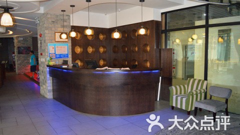 英雄联盟主题餐厅设计：新手开电竞餐饮店流程+投资+利润+选址+避坑