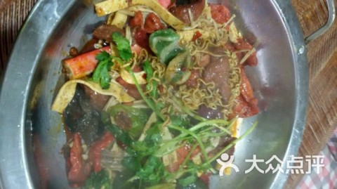 80后外卖骑手转行麻辣香锅：70平小店月营15万，熬过淡季才算入门