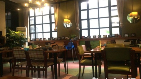 开电影主题餐厅加盟店全攻略：加盟费、选址装修与避坑指南（全程实操）