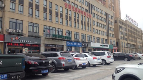 新手开花店选址技巧：投资预算与进货渠道全攻略，开店避坑干货（7080主题餐厅加盟总部）