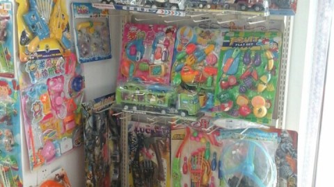 开玩具店开店流程：8万启动选址进货避坑指南