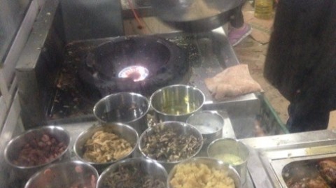 广告厂退单改行做炒饭：45平金口福月营18万，深夜卤汁炒饭真挣钱吗