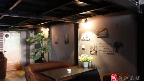 新手开主题咖啡馆店：【新手开店】主题咖啡馆开店流程与投资利润明细（附选址进货避坑）