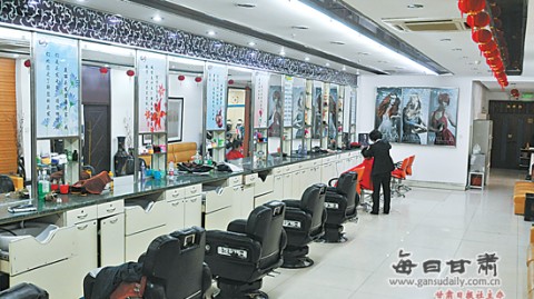 开美发店开店流程：从3万预算到月入过万的实操攻略（投资多少钱+选址技巧+避坑指南）