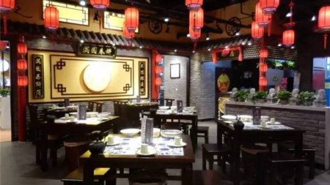 2026新手开主题餐饮店开店流程投资多少钱选址技巧进货渠道避坑指南