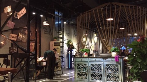 开烧烤主题餐厅加盟店：费用+避坑+流程