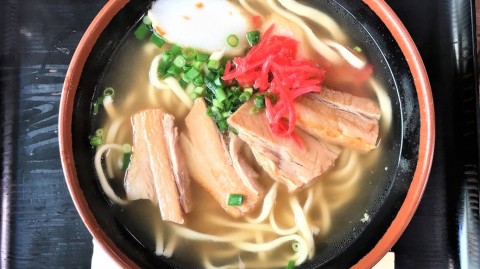 地产中介转行开鸭血粉丝店：50平月营12万，熬过前半年才翻身