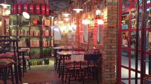 新手开青春主题餐厅店：投资预算+选址装修+进货避坑（2026年实操）