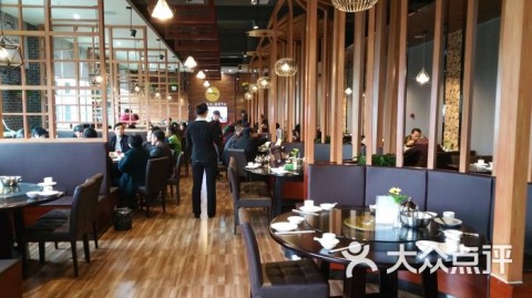 新手开猪主题餐厅开店流程：从投资预算到开业全攻略（含避坑指南）