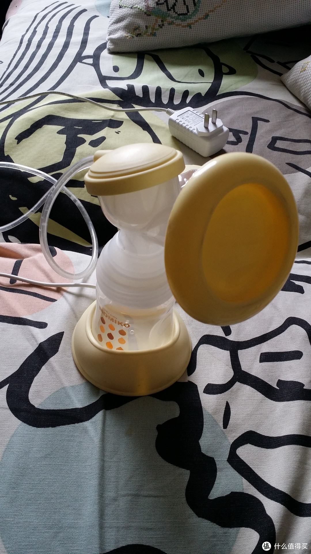 新安怡新安怡手动吸奶器使用视频教程，让你轻松掌握吸奶技巧 新安怡手动吸奶器的视频图1